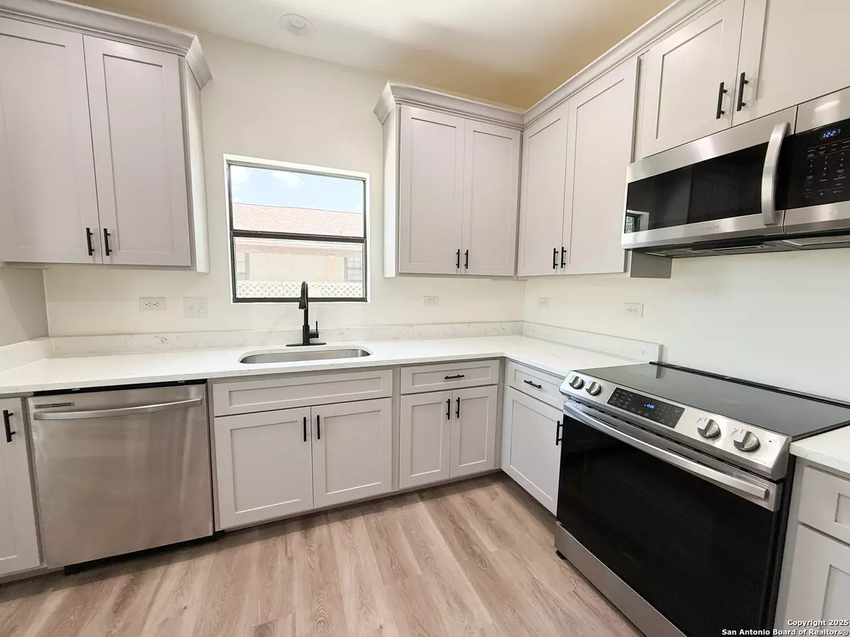 Hondo, TX 78861,1121 Avenue K