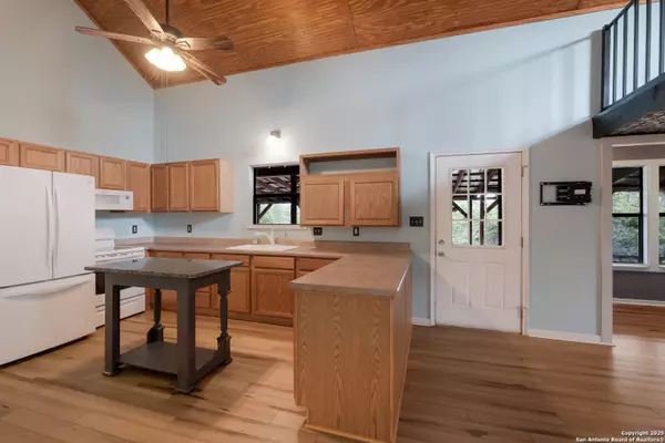 Pipe Creek, TX 78063,309 Riverside