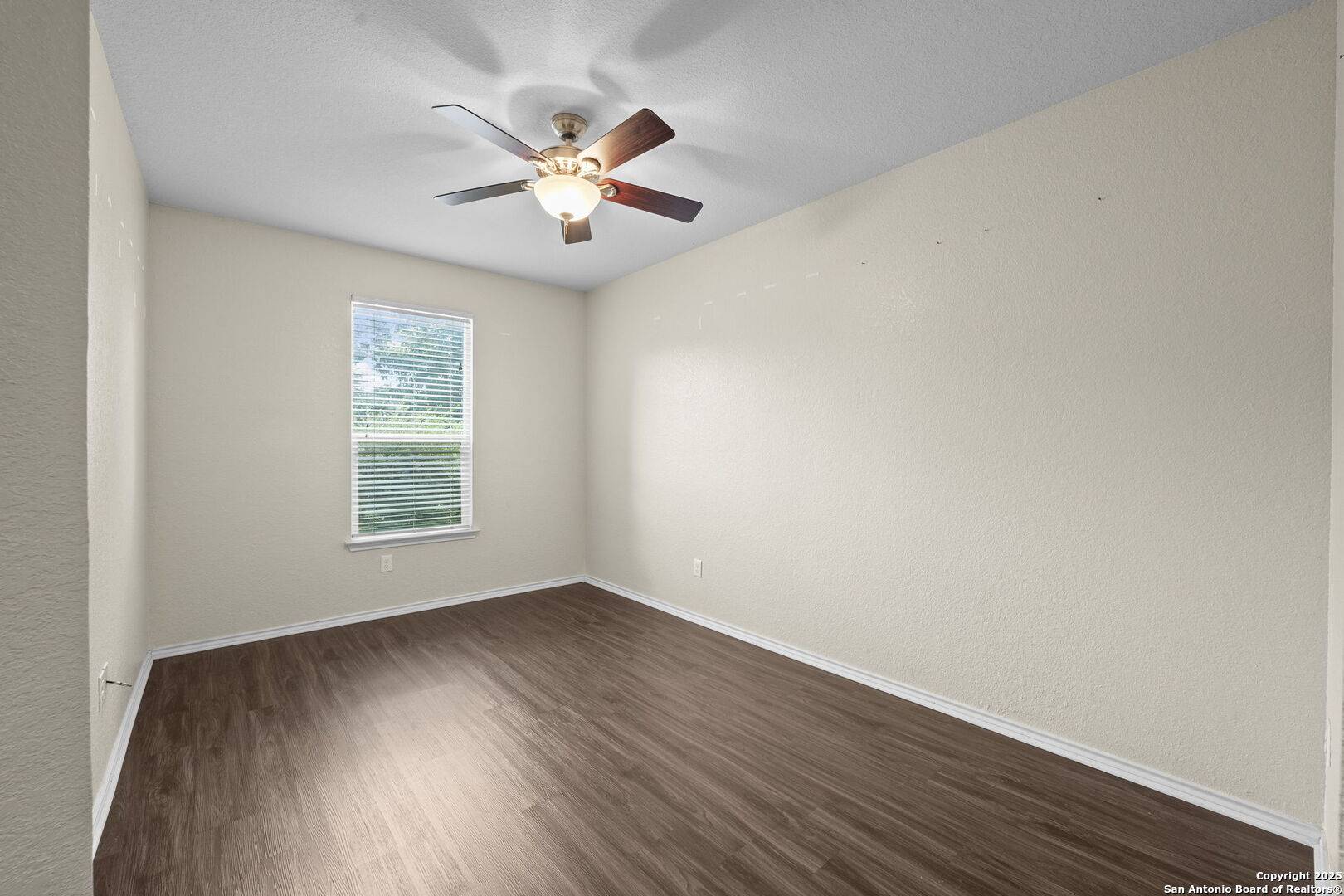 Cibolo, TX 78108,220 Hinge