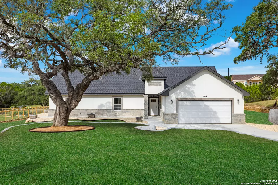 808 Heinen Road, Bandera, TX 78003