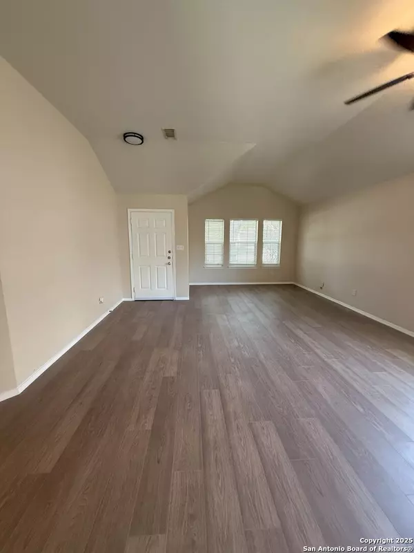 Converse, TX 78109,8346 Copperglen