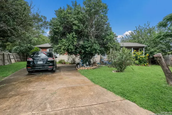 590 Gateway Cir, New Braunfels, TX 78130