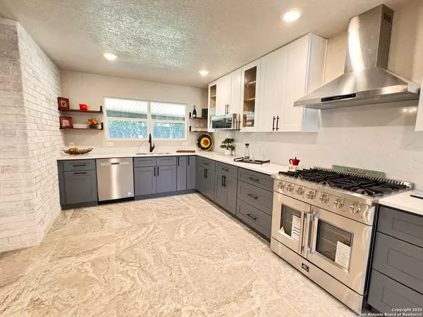 Castle Hills, TX 78213-2504,101 DANDELION LN