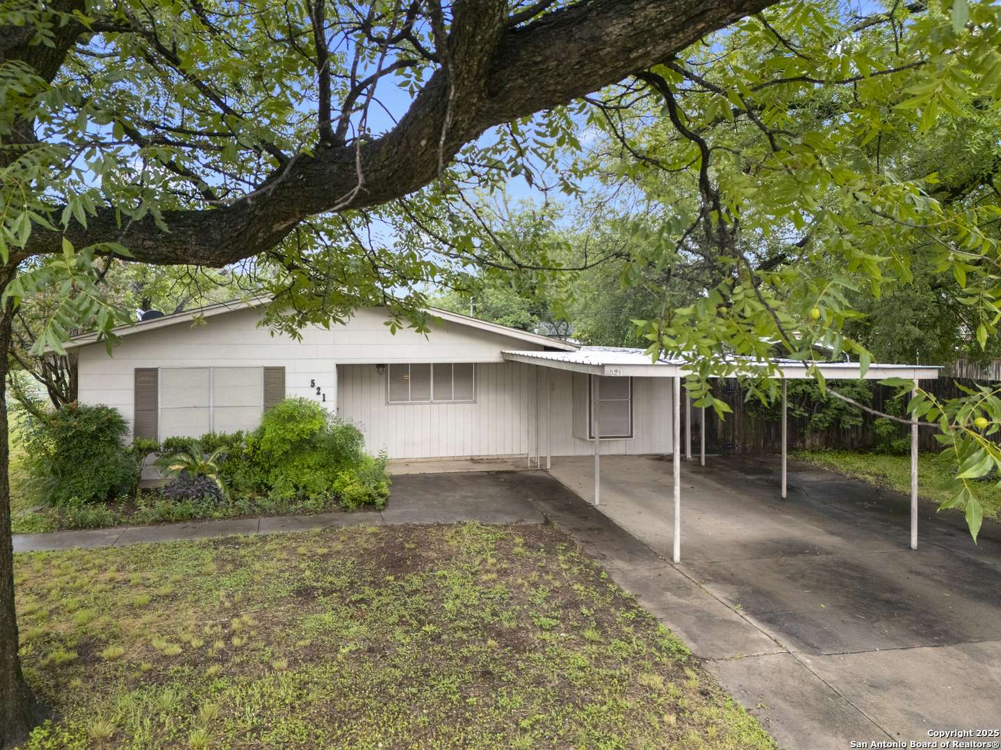 Uvalde, TX 78801,521 4th