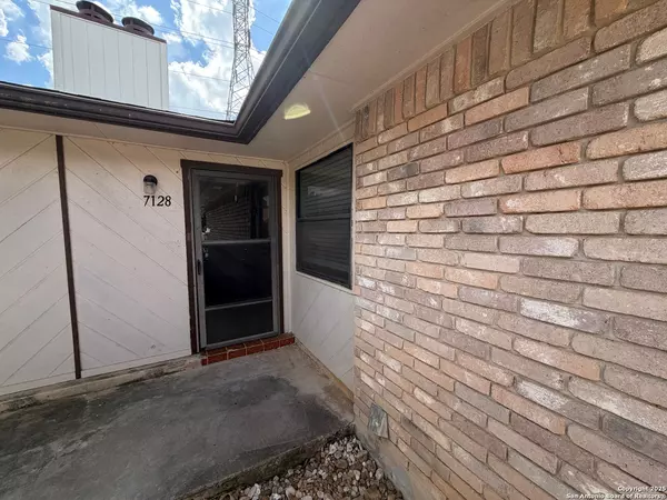 Live Oak, TX 78233,7128 Rimwood