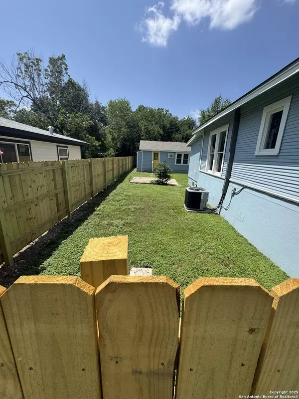 Seguin, TX 78155,515 Mitchell Ave