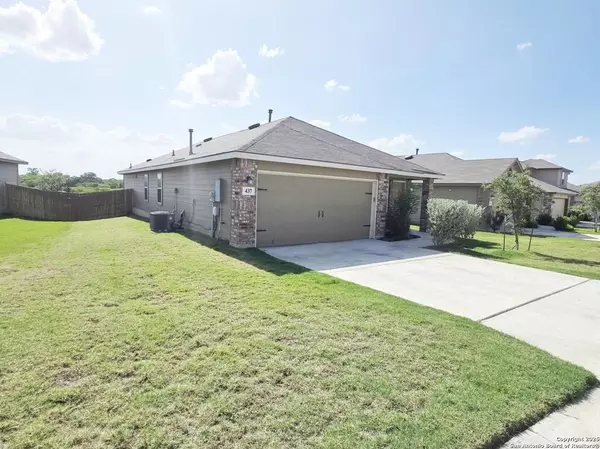 Floresville, TX 78114,437 Middle Green