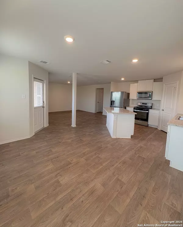 San Antonio, TX 78253,15302 Smoky Honeyeater