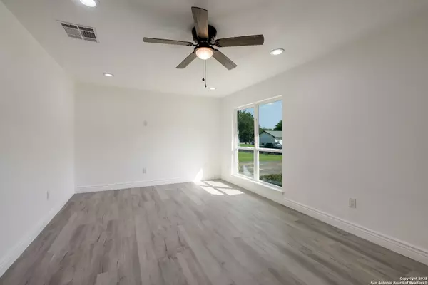 San Antonio, TX 78233,4310 Las Cruces