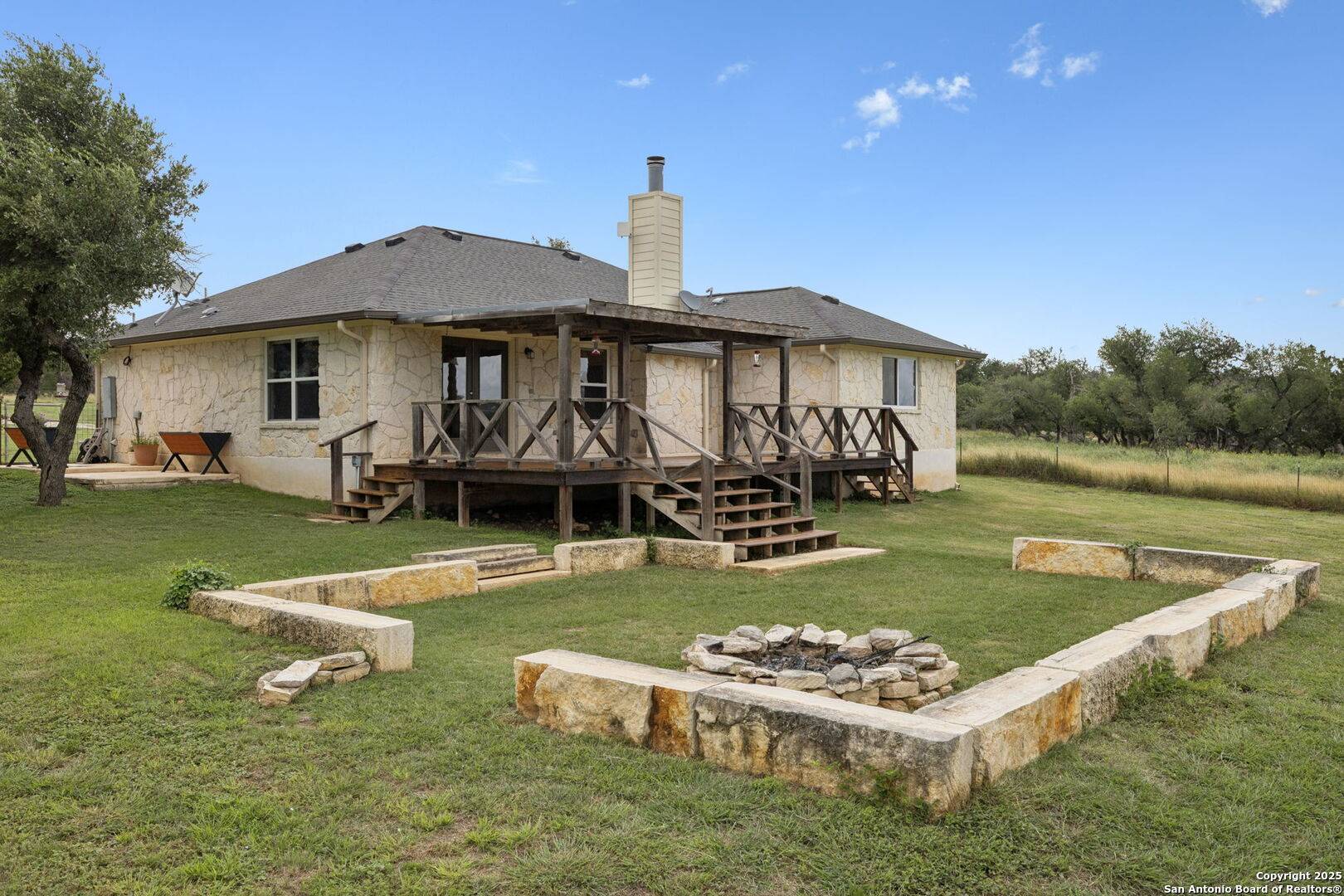 275 starview, Fredericksburg, TX 78624