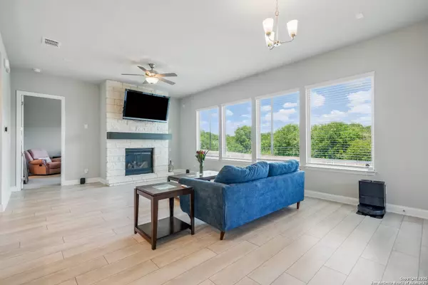 Castroville, TX 78009,355 Jereth