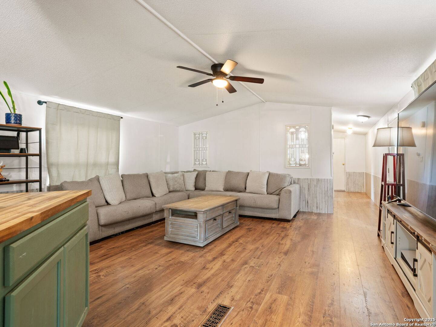 La Vernia, TX 78121,181 Oak Valley