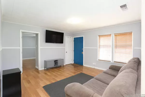 Universal City, TX 78148,246 Flintstone Ln