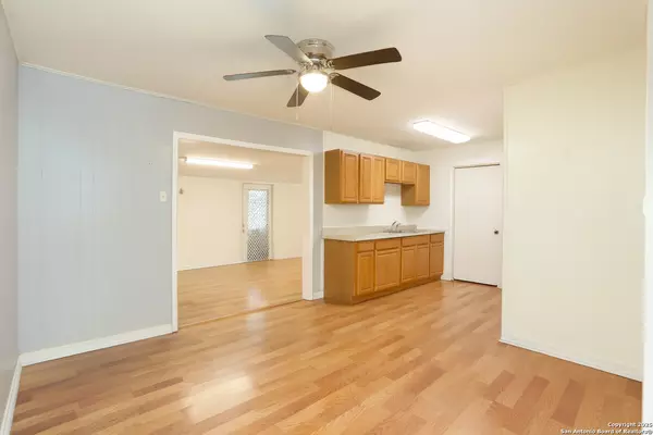 Universal City, TX 78148,246 Flintstone Ln