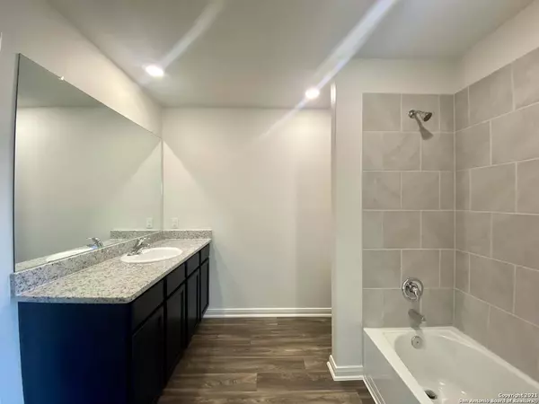 Von Ormy, TX 78073,15315 Harbor Landing