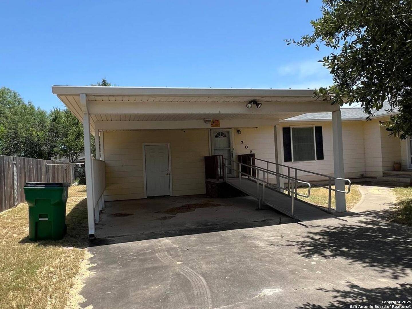 Karnes City, TX 78118-0000,702 Esplanade