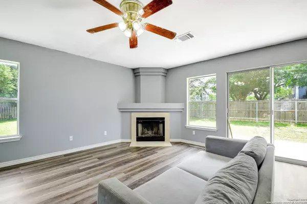 Converse, TX 78109-2026,8807 SHADOW WOOD LN