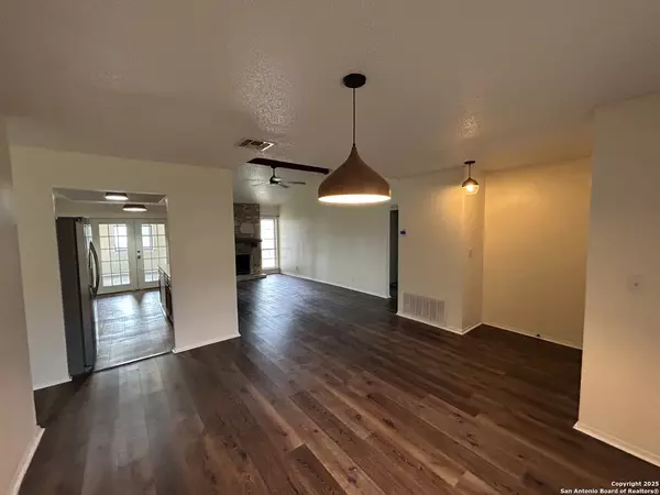 San Antonio, TX 78239,6918 Silver Shadow