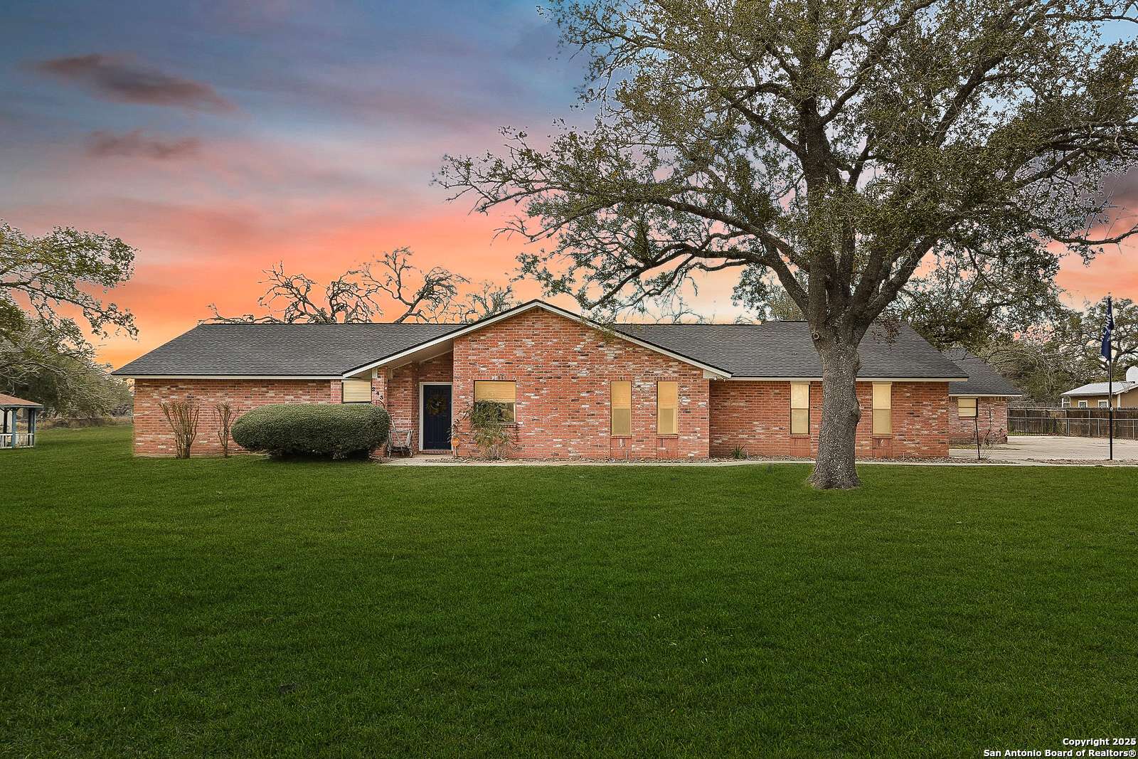 243 Eileen, Pleasanton, TX 78064