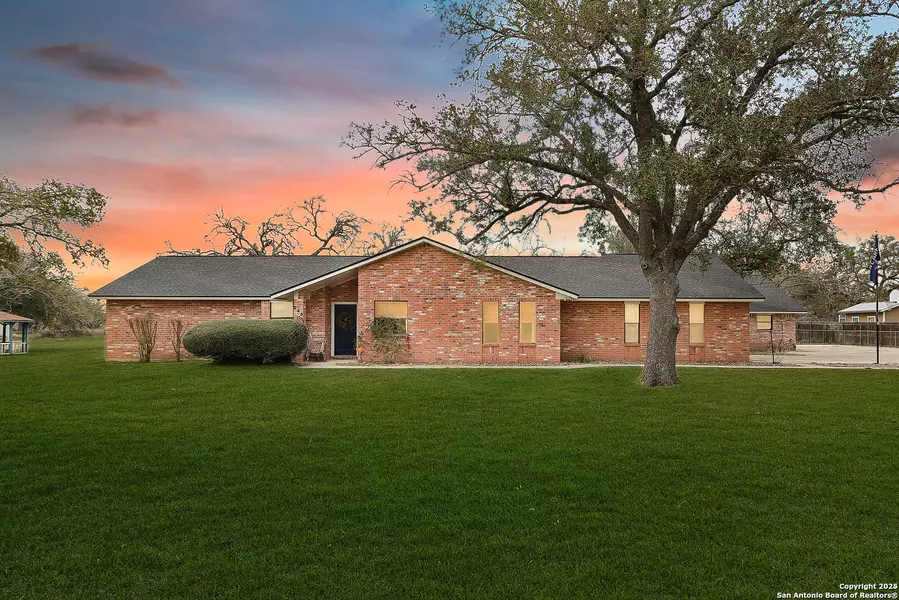 243 Eileen, Pleasanton, TX 78064