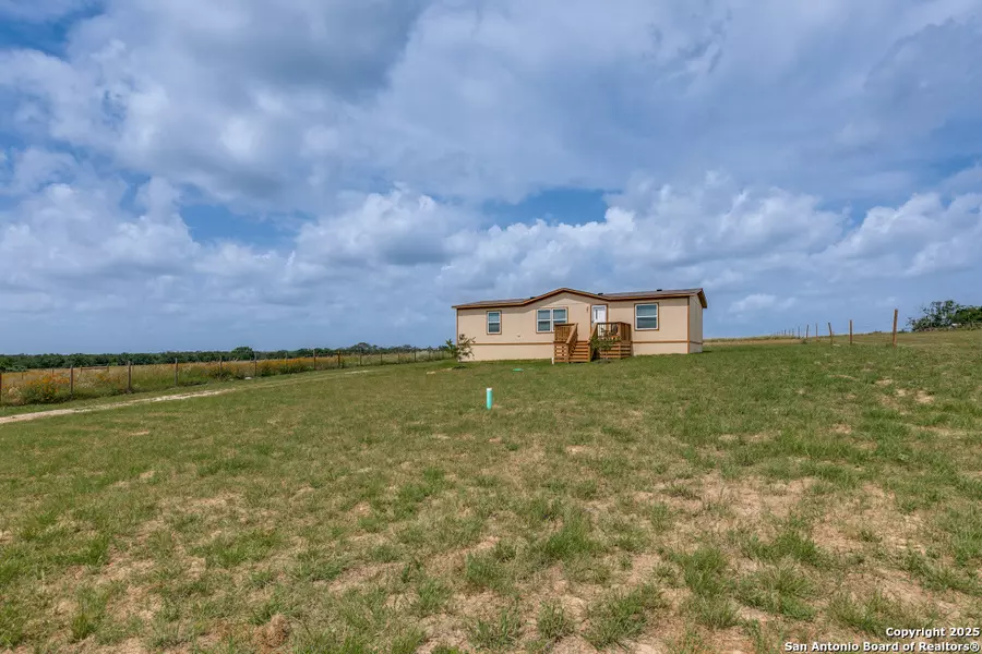 88 Sanctuary Ln, Von Ormy, TX 78073