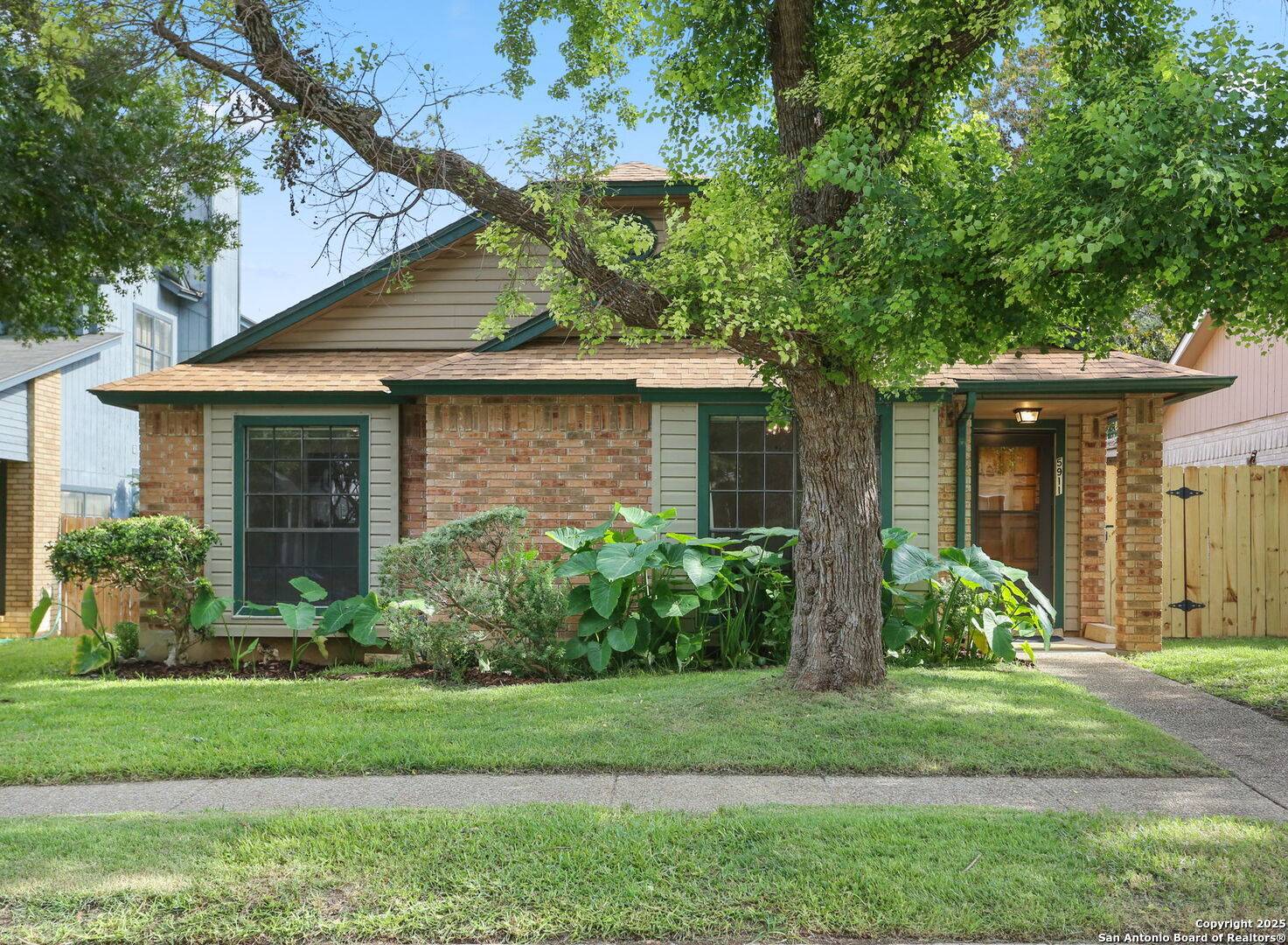 5911 Heather Vw, San Antonio, TX 78249