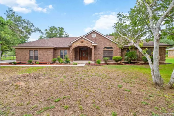 3214 TRIPLE MDWS, China Grove, TX 78263-5043