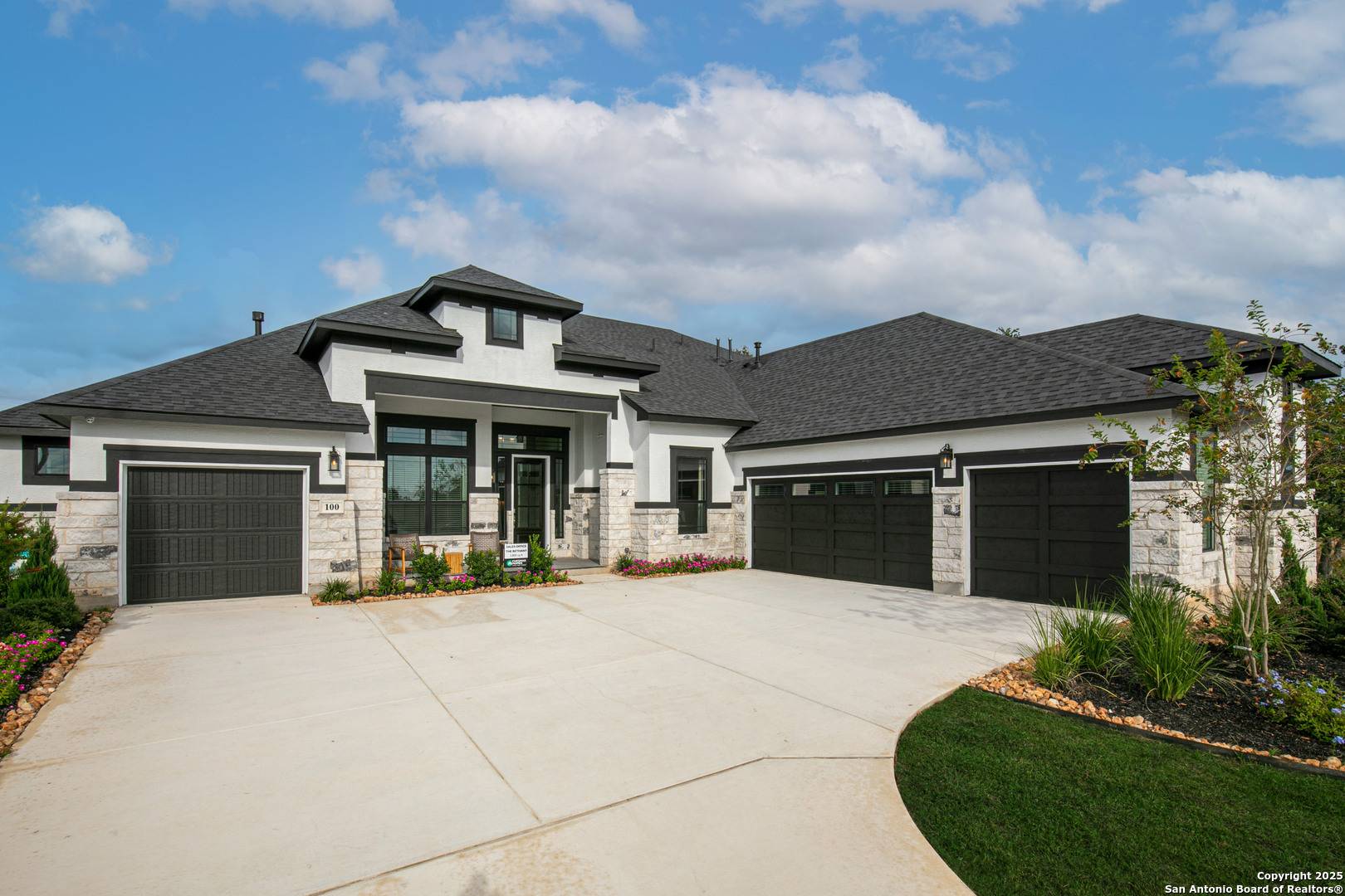 247 Storm Way, Castroville, TX 78009