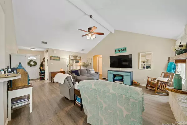 Devine, TX 78016,169 County Road 6611