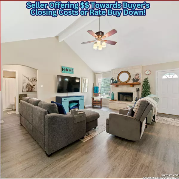 169 County Road 6611,  Devine,  TX 78016