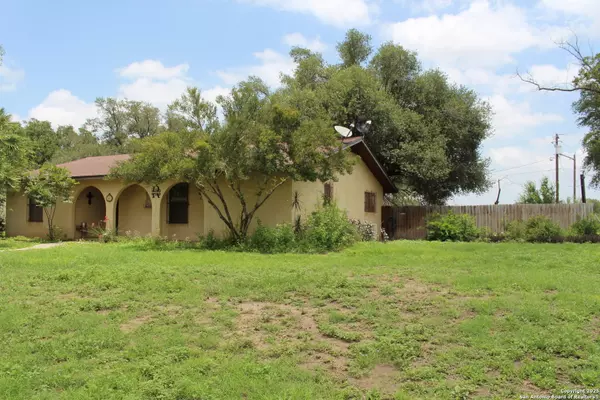 Uvalde, TX 78801,116 E Bluebonnet Dr