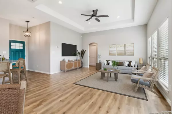 Pleasanton, TX 78064,527 Monte Vista