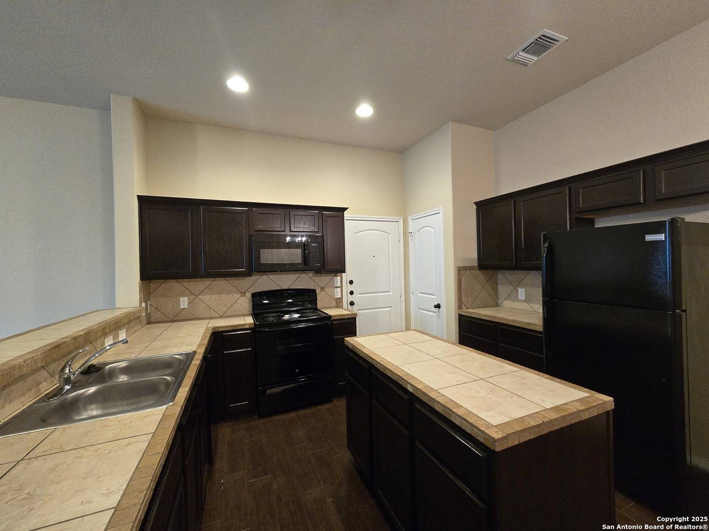 New Braunfels, TX 78130,697 Creekside Circle
