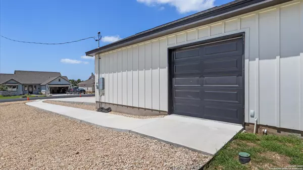 Blanco, TX 78606,120 Hiram Cook