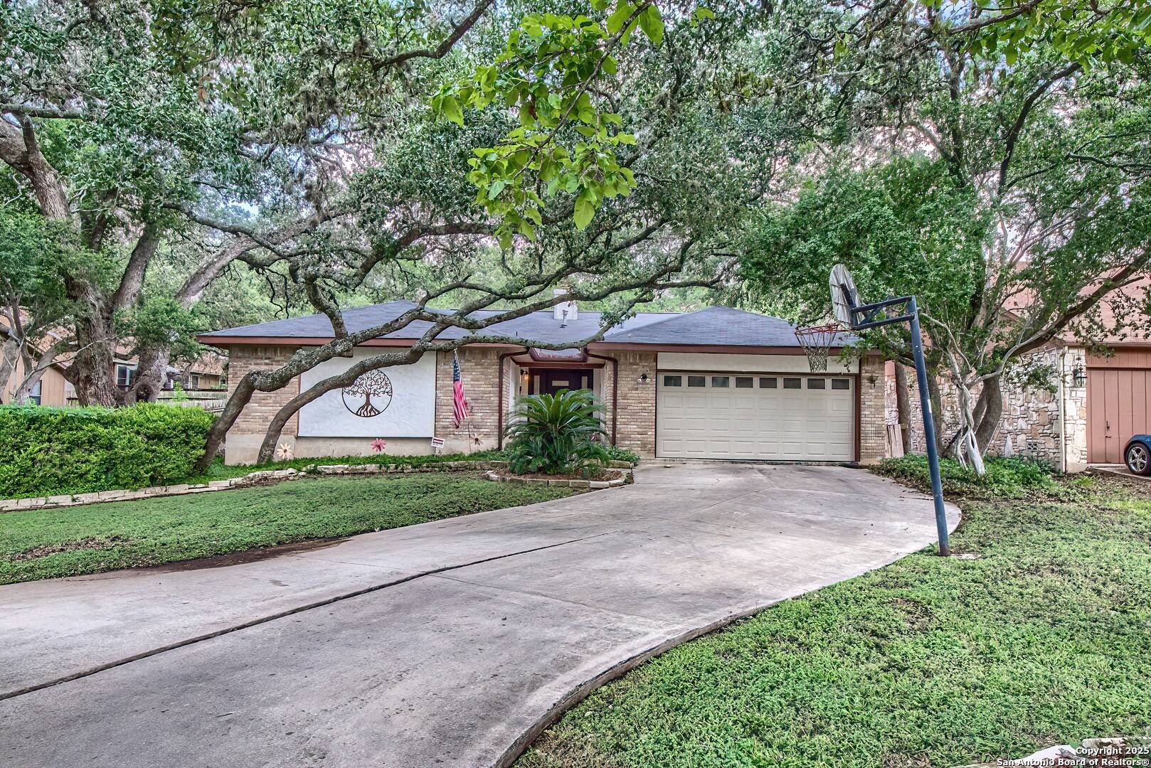 9215 Thornbury, San Antonio, TX 78250