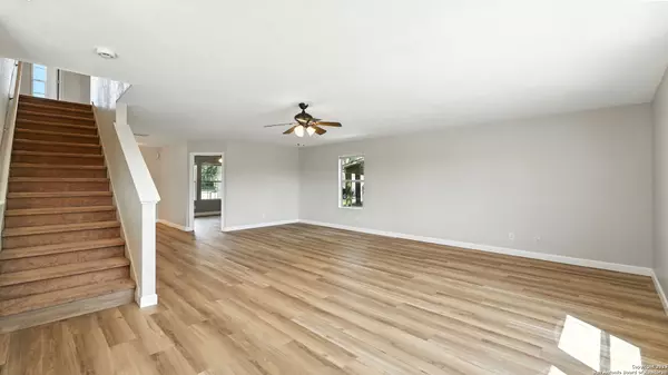 Cibolo, TX 78108,209 Hinge