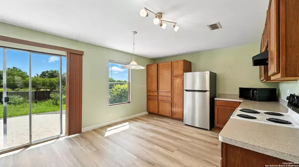 Cibolo, TX 78108,209 Hinge