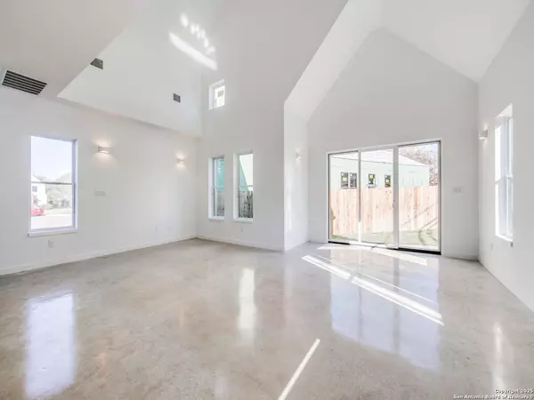 San Antonio, TX 78209,647 Simple Way