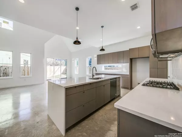 San Antonio, TX 78209,647 Simple Way