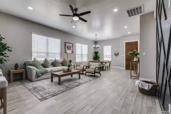 Atascosa, TX 78002,16114 Vaquero