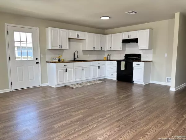 Nixon, TX 78140,702 5th