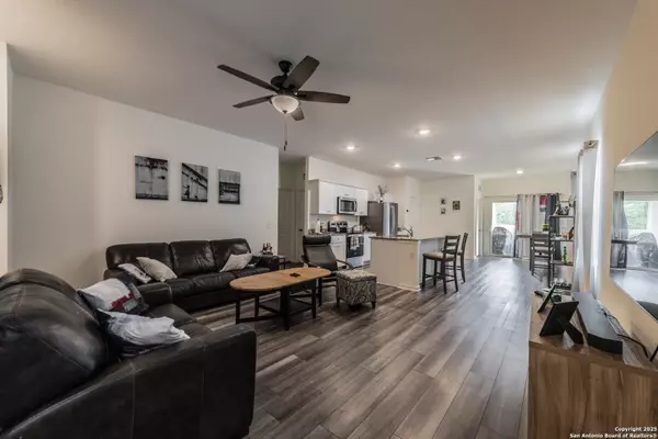 Converse, TX 78109,5612 Pearl Meadow