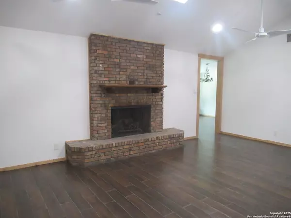 Windcrest, TX 78239,618 Golfcrest