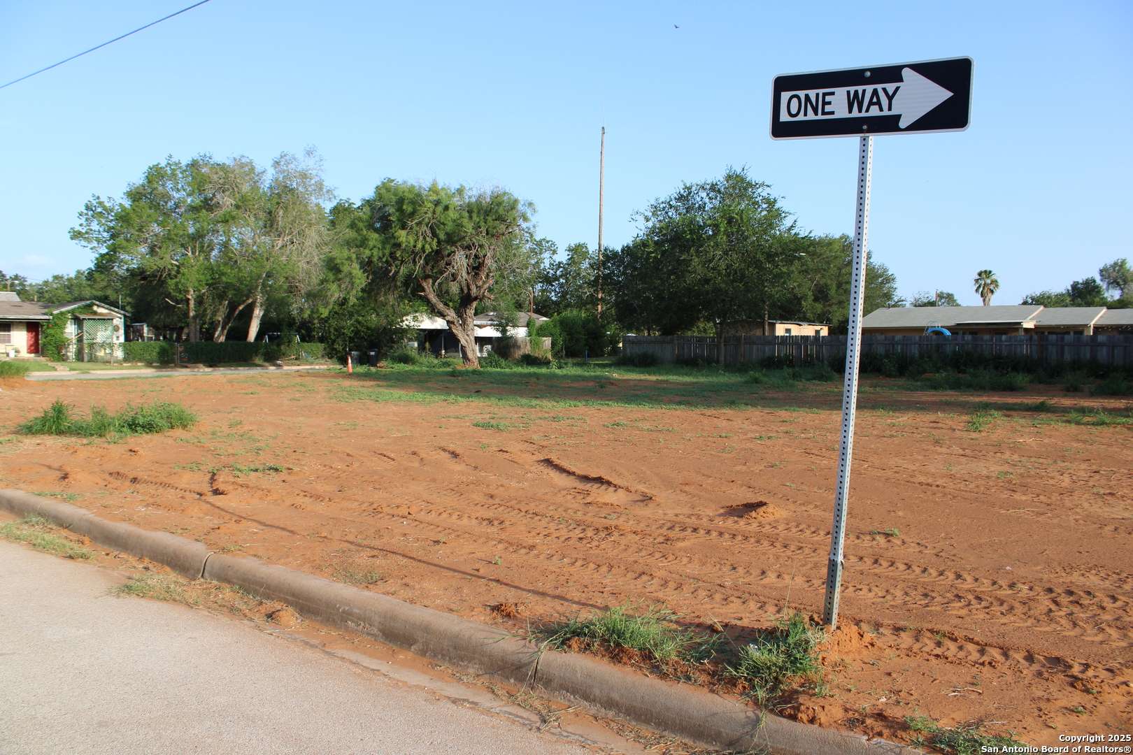 519 Chestnut, Pearsall, TX 78061