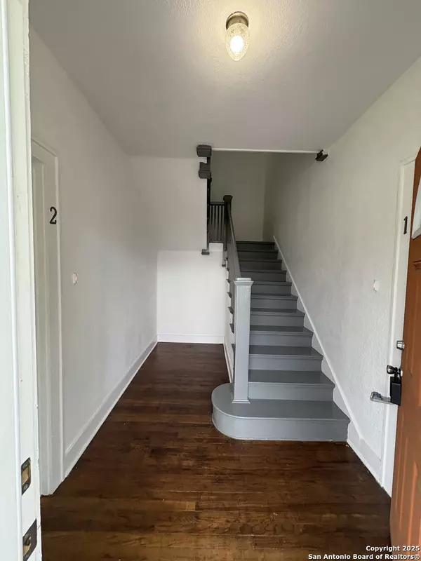 San Antonio, TX 78212,805 W Summit Ave UNIT 1