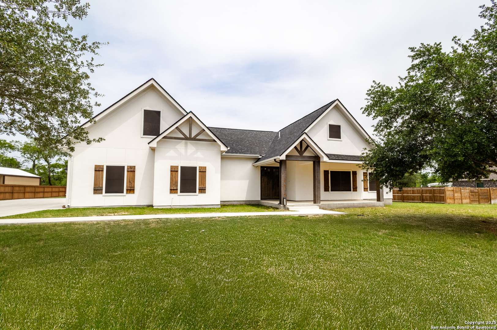 177 Short Meadow Dr, Lytle, TX 78052