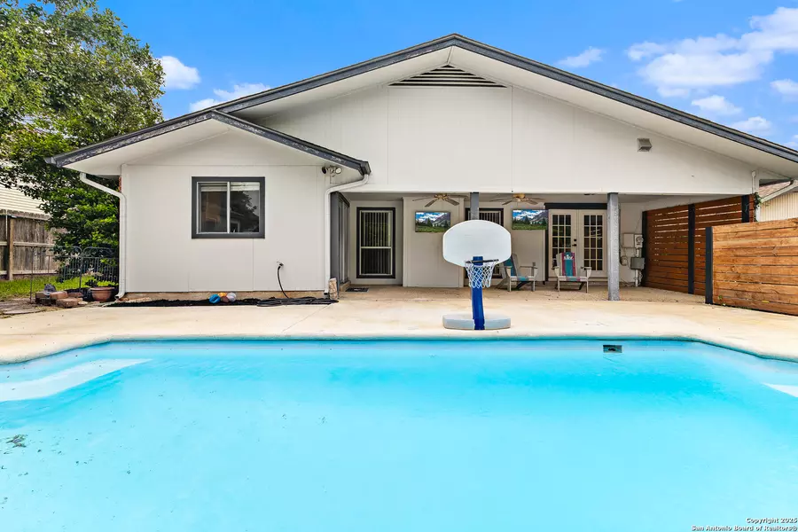 133 Bolerio, Universal City, TX 78148