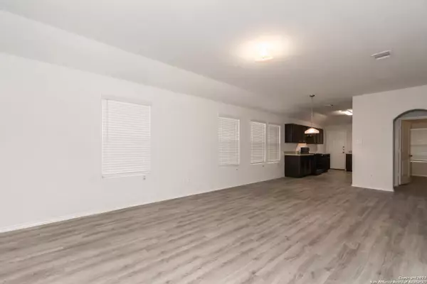 San Antonio, TX 78223,9418 Somers Bed