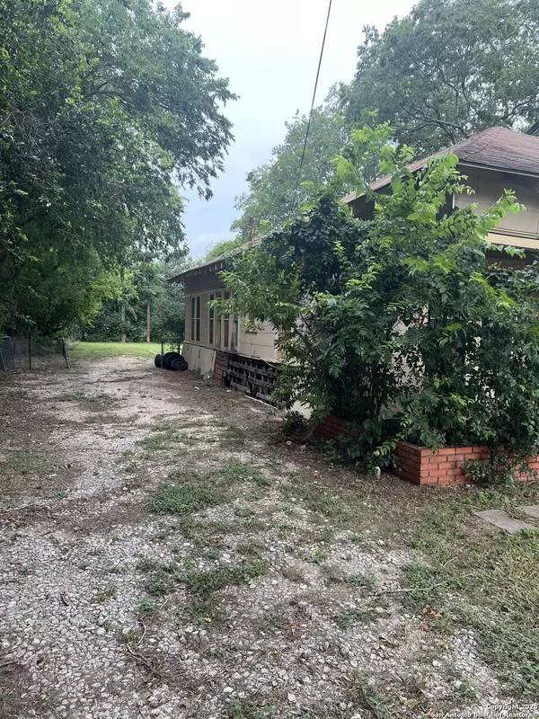 Seguin, TX 78155,618 Bowie