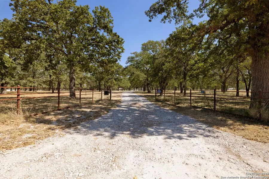 497 Klaerner Rd, Fredericksburg, TX 78624